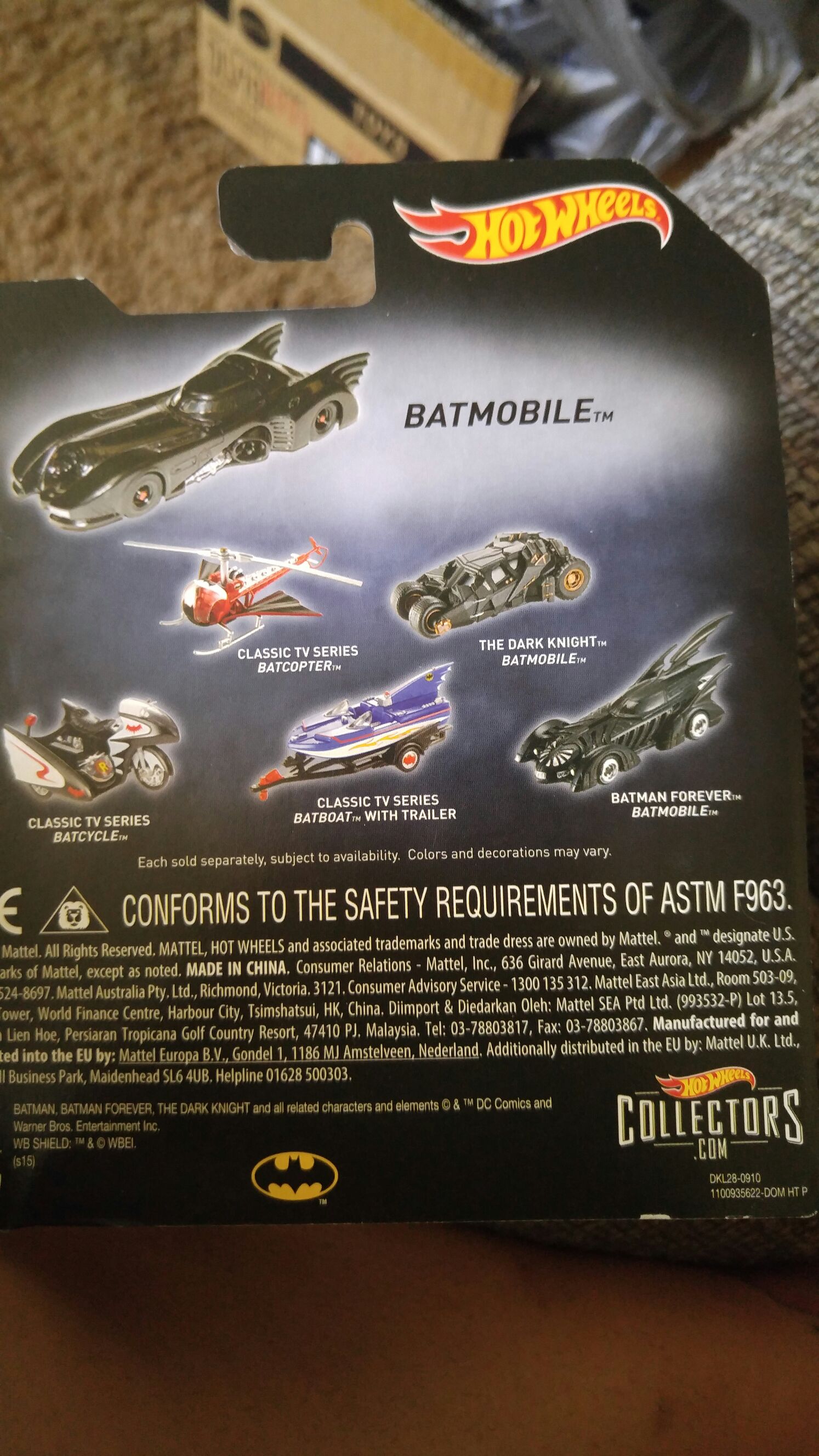 Batman Batmobile - Batman 1:50 Scale toy car collectible - Main Image 2