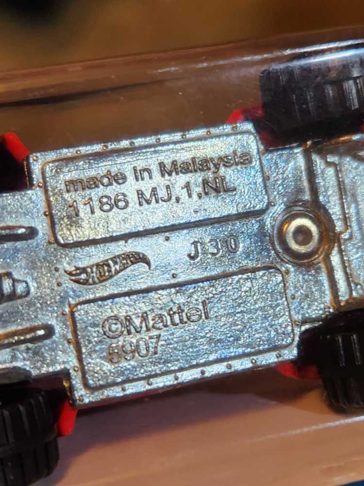 Hw Retro Baja Beetle (Target) - ’16 Target Retro Series toy car collectible - Main Image 4