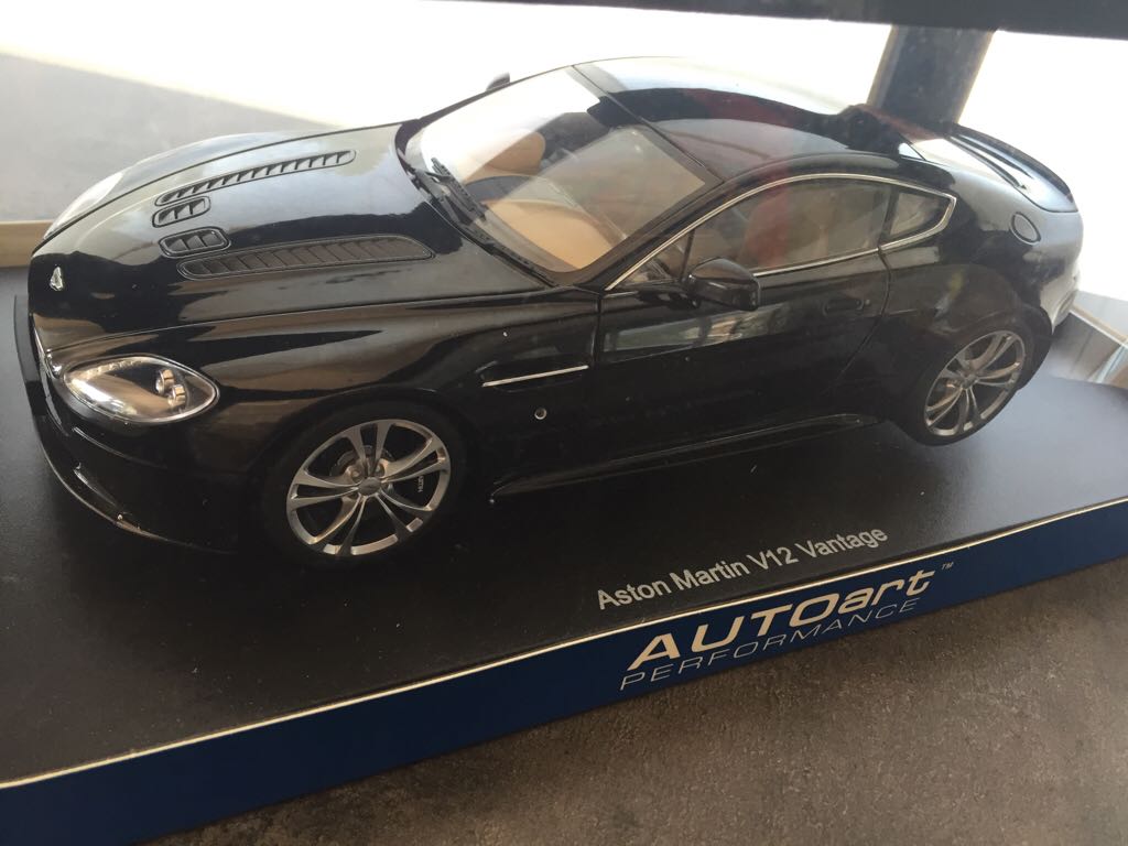 Aston Martin Vantage V12  - Performance toy car collectible - Main Image 1