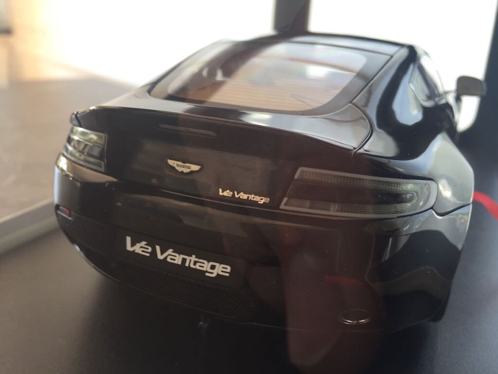 Aston Martin Vantage V12  - Performance toy car collectible - Main Image 2