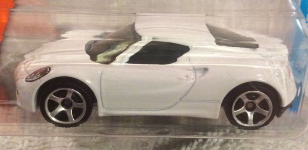 Alfa Romeo 4C - Matchbox toy car collectible - Main Image 2