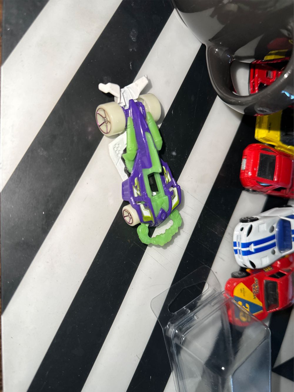 Wattzup - 2016 - HW Glow Wheels toy car collectible - Main Image 4