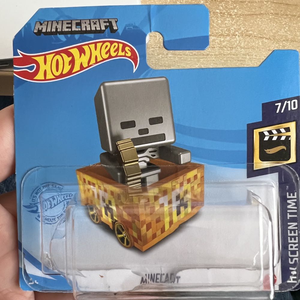 Minecraft - 2016 - HW Ride-Ons toy car collectible - Main Image 3