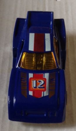 Volkswagen Karmann Ghia Coupe Dorado