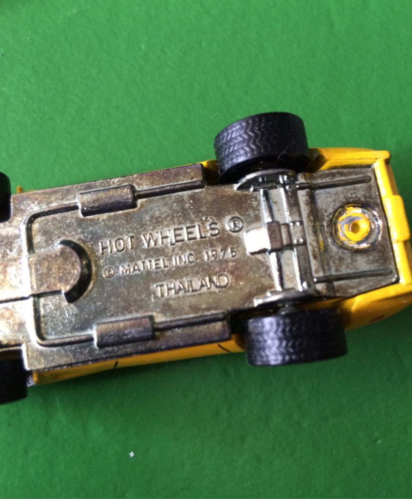 1975 Corvette - Corvette Central toy car collectible - Main Image 2