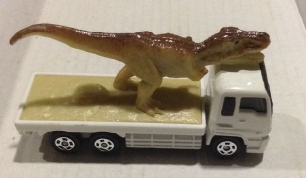 Isuzu Giga Camion Con Dinosaurio Blanco - Tomica toy car collectible - Main Image 2