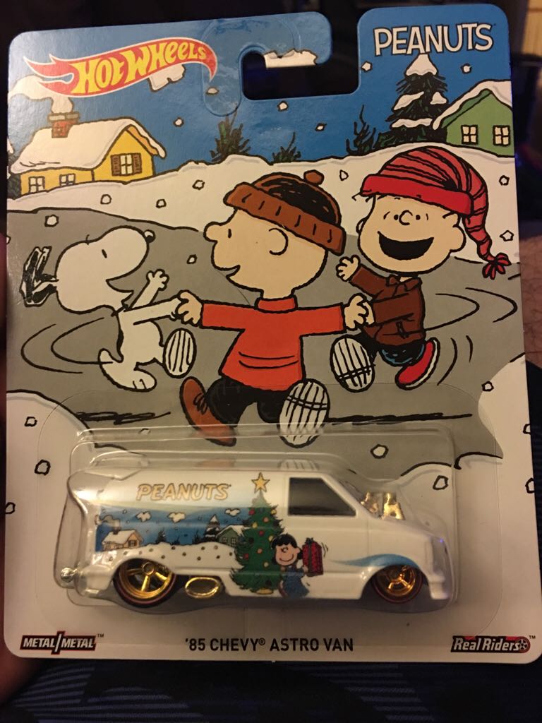 ’85 Chevy Astro Van - Peanuts toy car collectible - Main Image 1