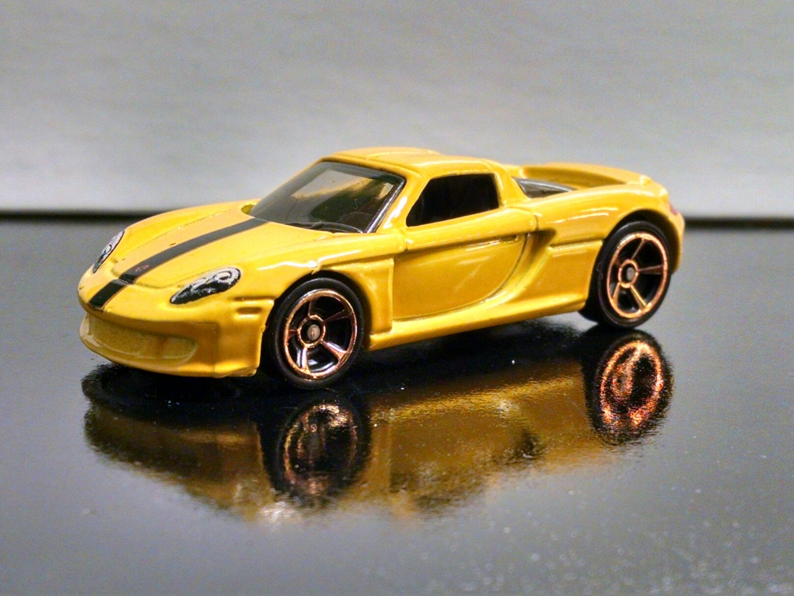Porsche Carrera GT - HW Exotics toy car collectible - Main Image 2
