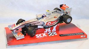 Tractor Blanco Azul y Rojo