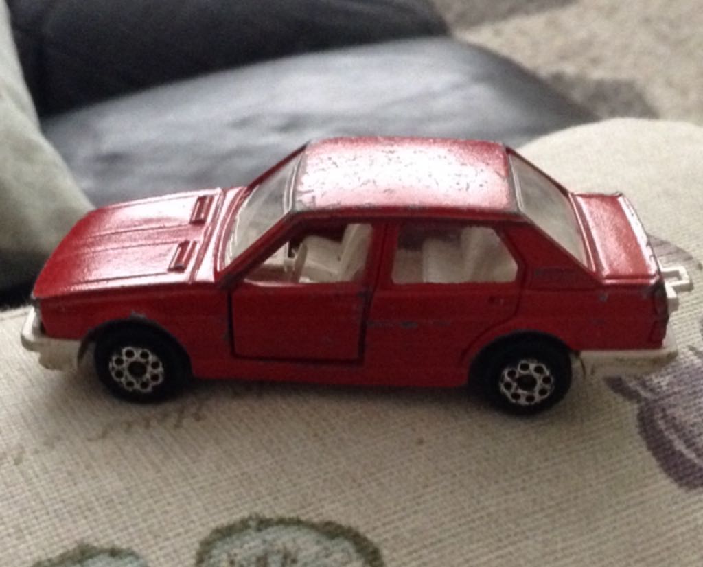 Alpha Romeo Giulietta  toy car collectible - Main Image 1