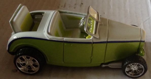 Ford 1932 Hot Road Blanco y Verde Limon - Maisto toy car collectible - Main Image 2