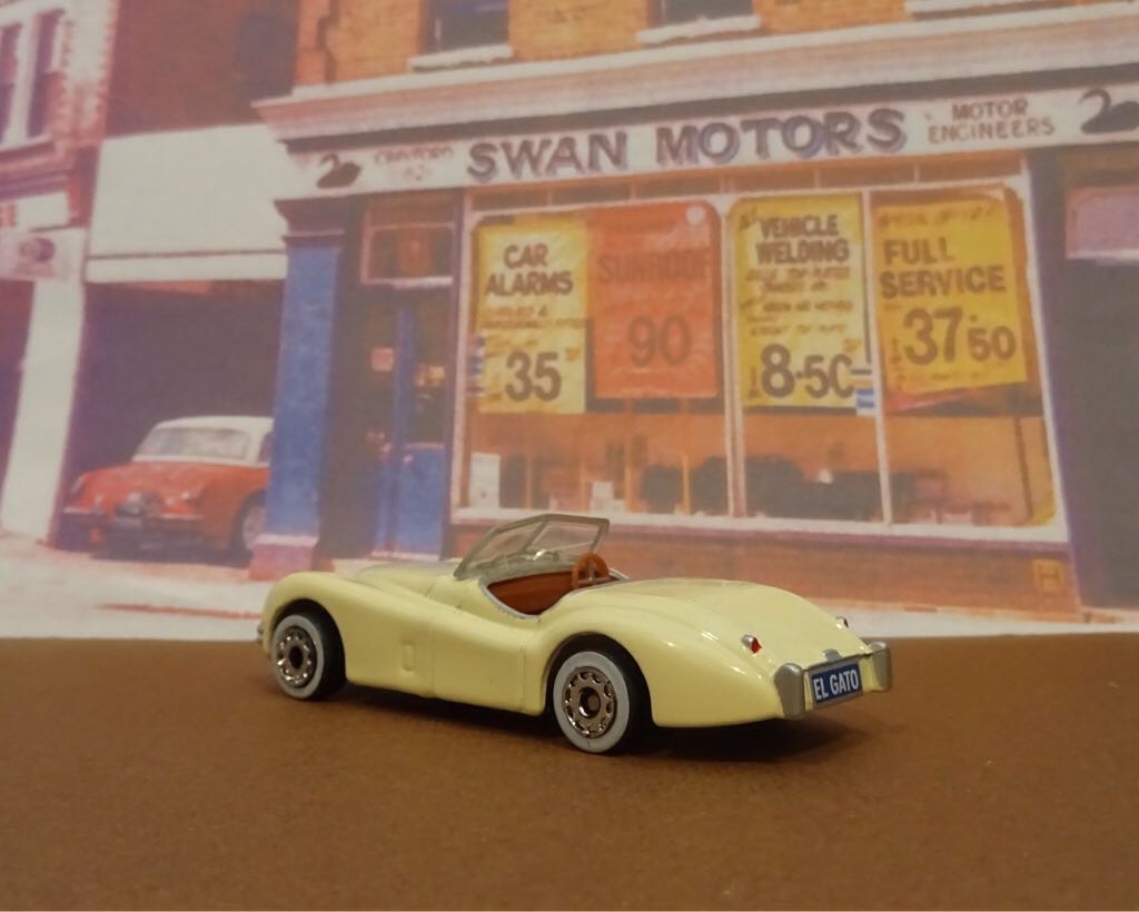 JAGUAR XK120  toy car collectible - Main Image 2