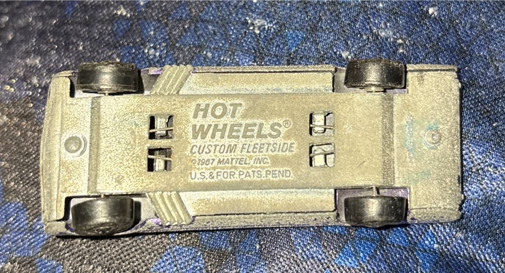 Custom Fleetside ( Red Line. Wall ) - Sweet Sixteen toy car collectible - Main Image 2