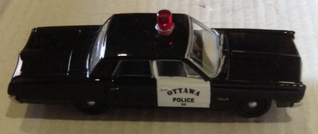 Patrulla Plymouth Fury II Negra - Johnny Lightning toy car collectible - Main Image 2