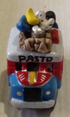 Chiva Colombiana Azul Y Roja - Colombia toy car collectible - Main Image 1
