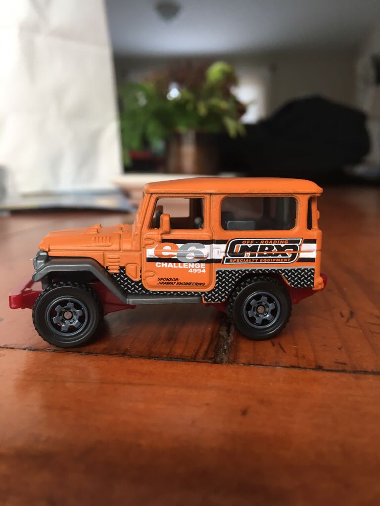 Toyota Land Cruiser - 2015 - MBX Explorers toy car collectible - Main Image 2