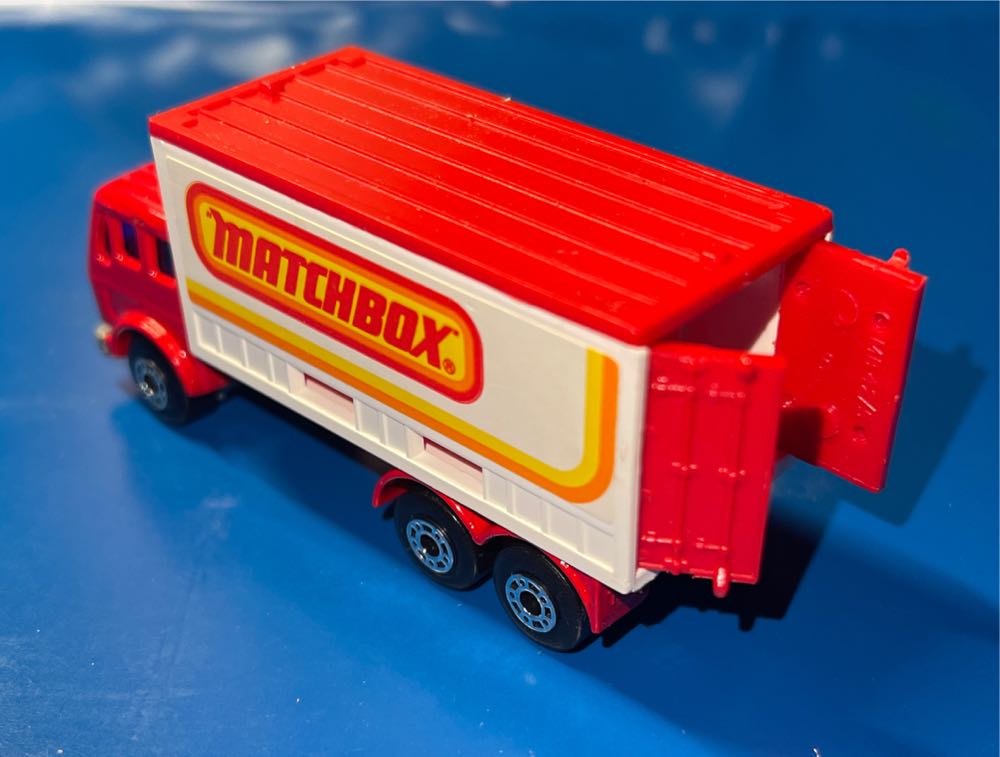 42 Mercedes Container Truck - 1-75 Superfast toy car collectible - Main Image 3