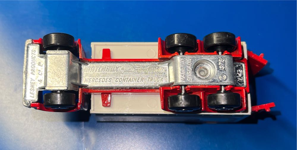 42 Mercedes Container Truck - 1-75 Superfast toy car collectible - Main Image 4