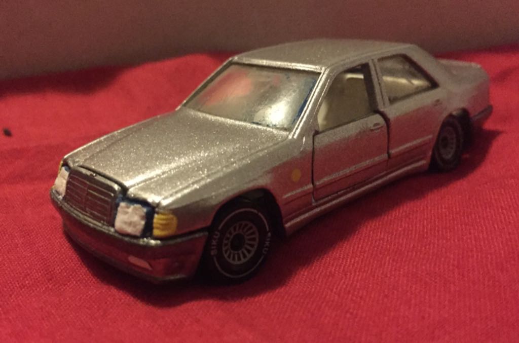 Mercedes 300 E - Siku toy car collectible - Main Image 1