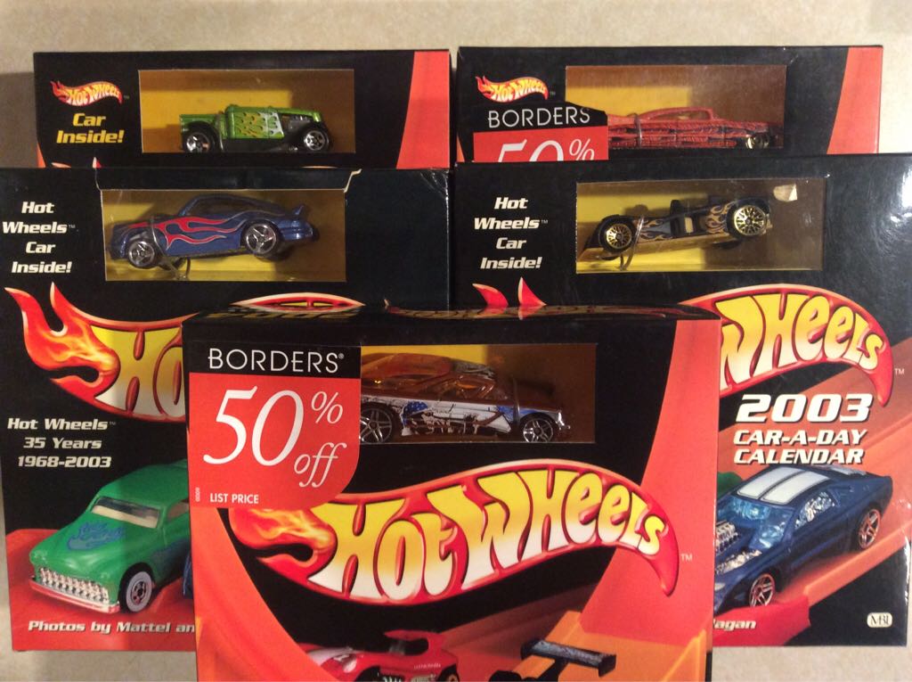 Calendar Car-a-Day ’03 And ’04 - Hot Wheels Merchandise toy car collectible - Main Image 1