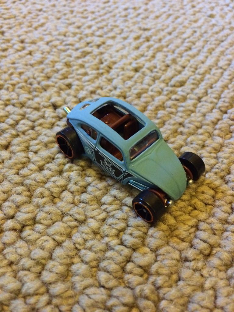 Hot Wheels Custom Volkswagen Beetle  toy car collectible - Main Image 1