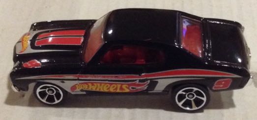 Chevelle SS Negro 9 Cofre Rojo - Hot Wheels toy car collectible - Main Image 2