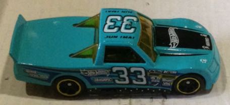 Circle Trucker Verde Agua - Hot Wheels toy car collectible - Main Image 2