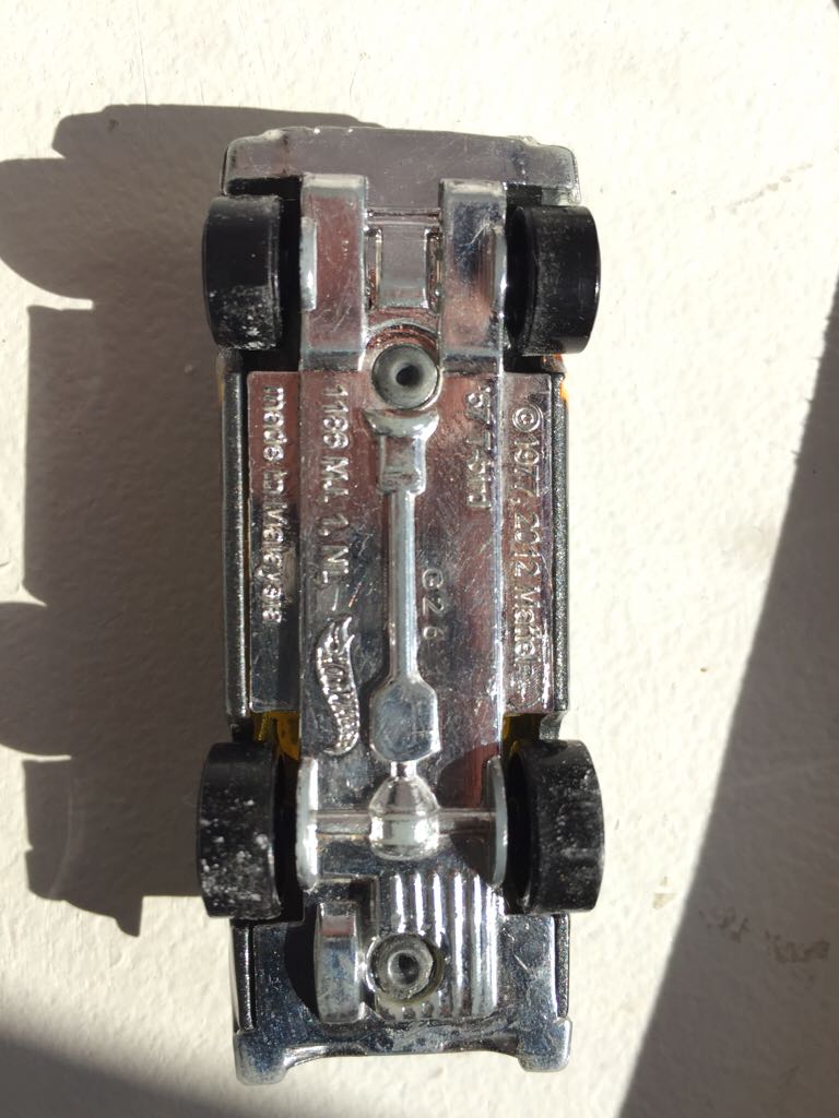 T-bird ’57  toy car collectible - Main Image 2