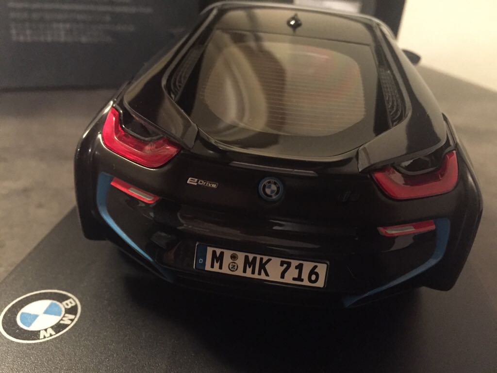 BMW i8 - Dealer Box toy car collectible - Main Image 2