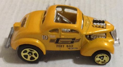 Passen Gasser Amarillo - Hot Wheels toy car collectible - Main Image 2