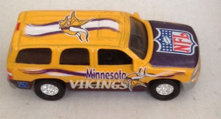 GMC Yukon NFL  Vikings Minnesota Amarillo - White Rose Collectibles toy car collectible - Main Image 2