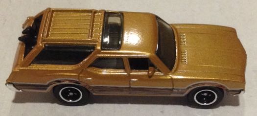 Oldsmovile Vista Cruiser Dorada - Machtbox toy car collectible - Main Image 2