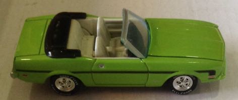 Ford Mustang Mach 1 Convertible Verde - Johnny Lightning toy car collectible - Main Image 2