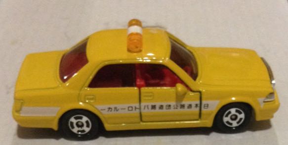 Toyota Crown Taxi Amarillo Japones - Tomica toy car collectible - Main Image 2