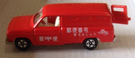 Toyota Hilux Roja Repartidora - Tomica toy car collectible - Main Image 2