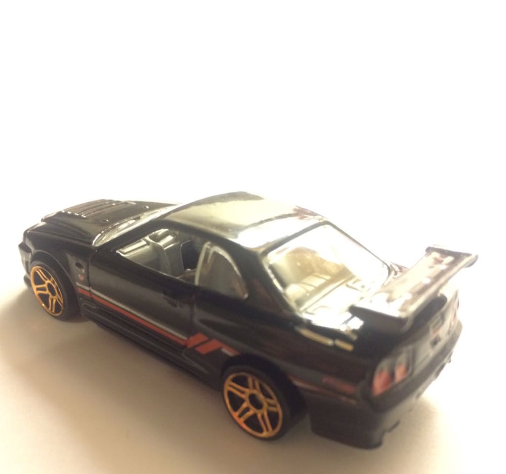 Nissan Skyline GT-R R34  toy car collectible - Main Image 2