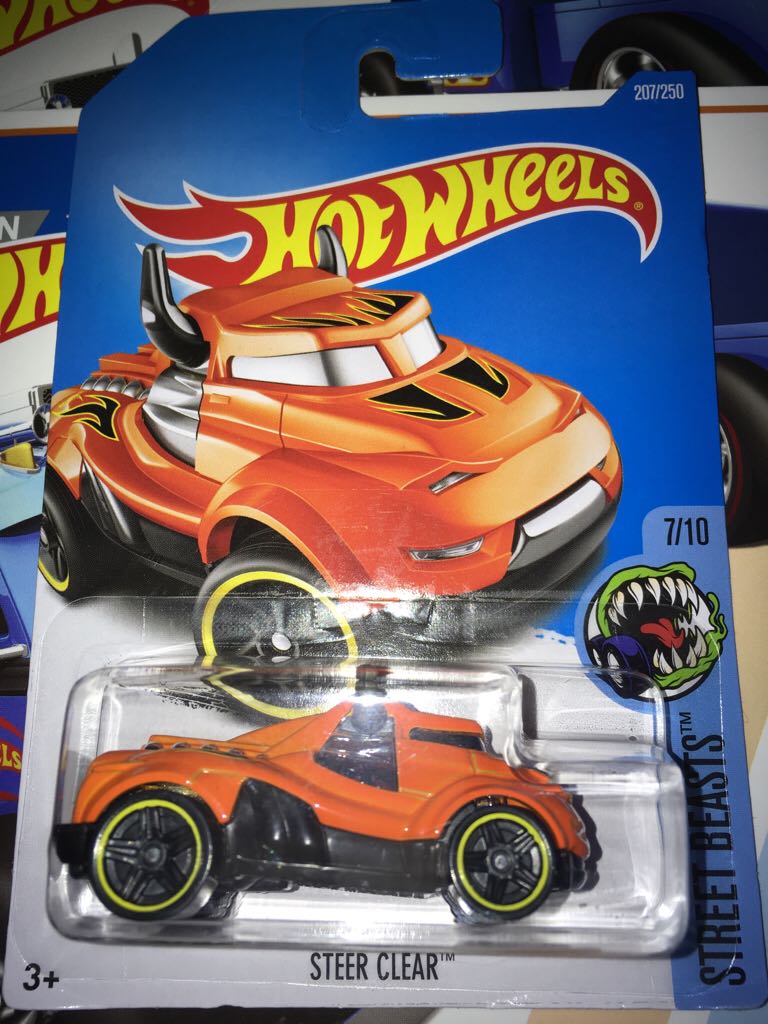 Steer Clear - 2016 Street Beasts toy car collectible - Main Image 1