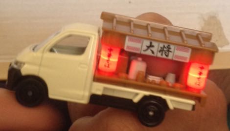 Camion Comida Rapida Blanco Con Techo De Madera - Tomica toy car collectible - Main Image 2