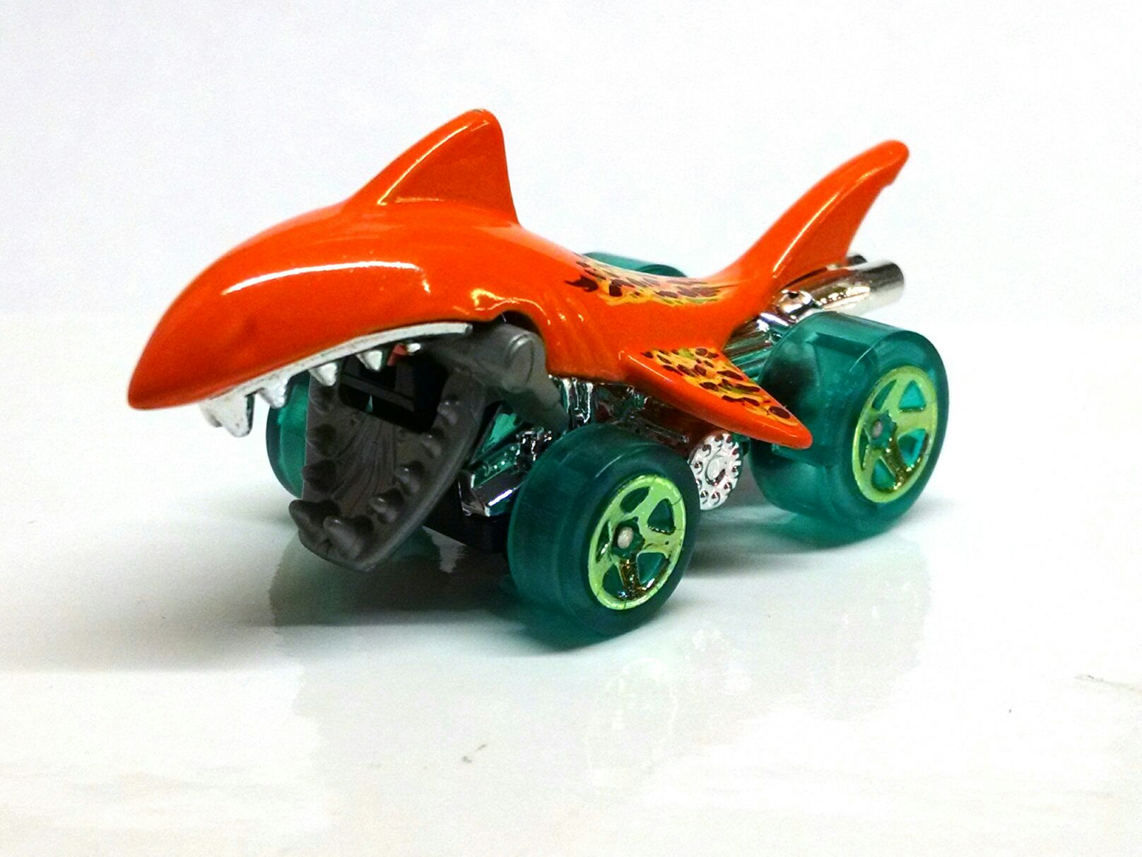Shark Bite - Street Beast toy car collectible - Main Image 2