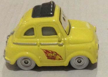 Fiat Amarillo - Disney toy car collectible - Main Image 2