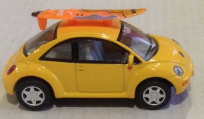 Volkswagen New Beatle Amarillo - Kinsmart toy car collectible - Main Image 2