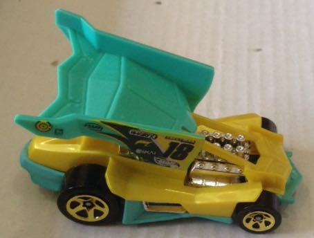 Dirty Outlaw Amarillo - Hot Wheels toy car collectible - Main Image 2