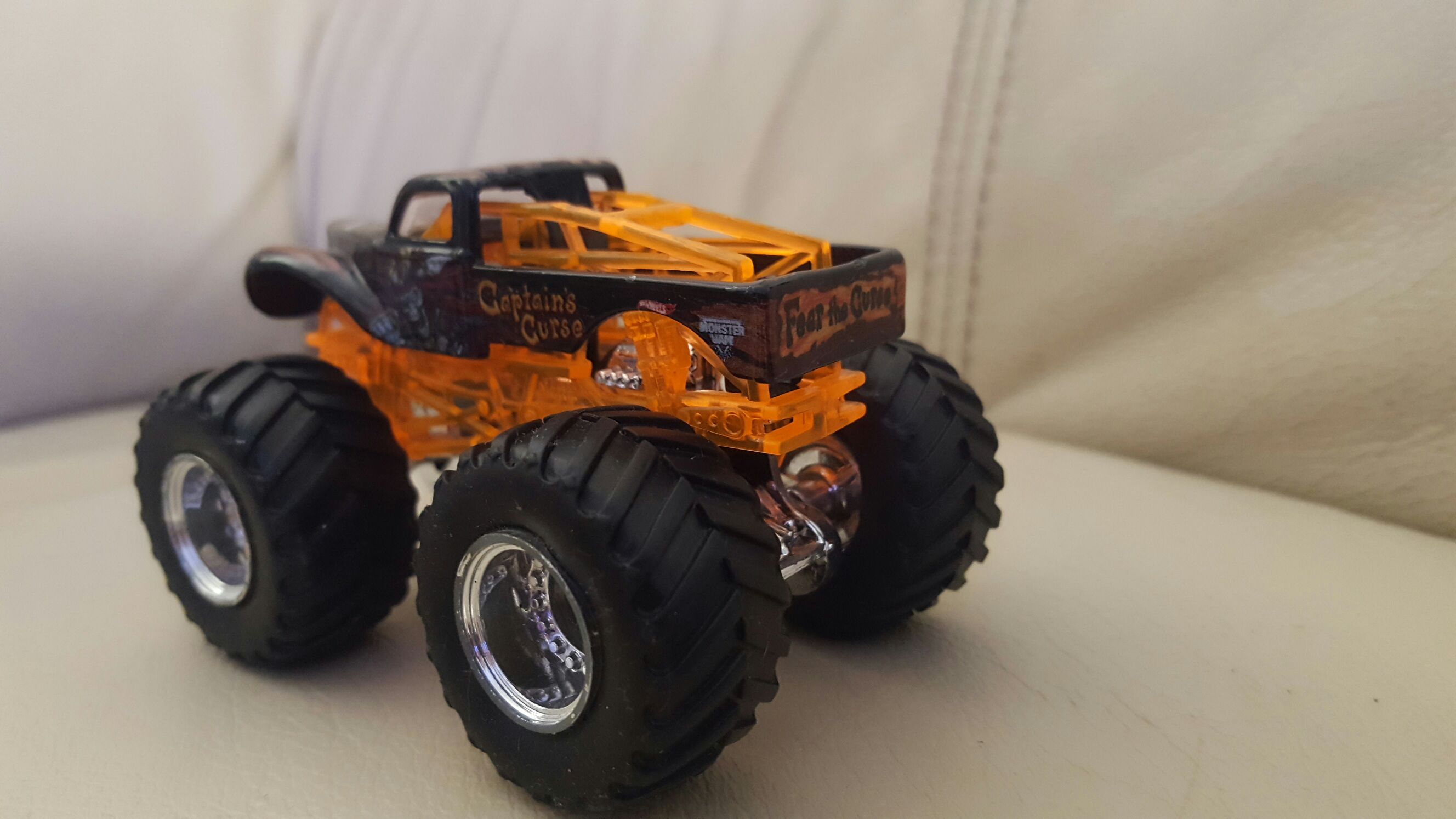 Hot Wheels Monster Jam  toy car collectible - Main Image 2