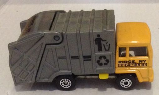 Ridge NY Recycles Camion De Basura Amarillo - Machtbox toy car collectible - Main Image 2