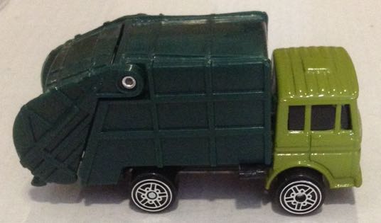 Camion De Basura Verde Oscuro - Maisto toy car collectible - Main Image 2