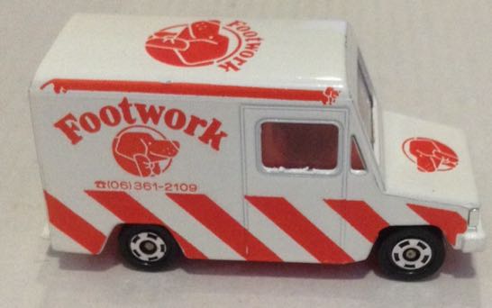 Isuzu Hipac Van Blanco Foot Work - Tomica toy car collectible - Main Image 2