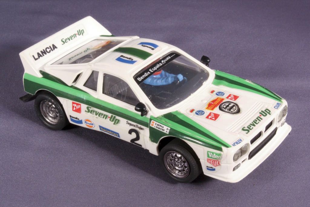 Lancia 037 Scalextric N2 Seven Up Altaya - Rally 80’s toy car collectible - Main Image 1