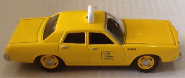Taxi NY 1018 Dodge Monaco Amarillo - Johnny Lightning toy car collectible - Main Image 2