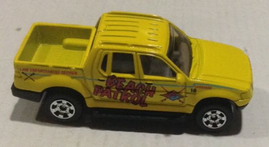 Ford Explorer Sport Trac Patrol Beach Amarillo - Machtbox toy car collectible - Main Image 2
