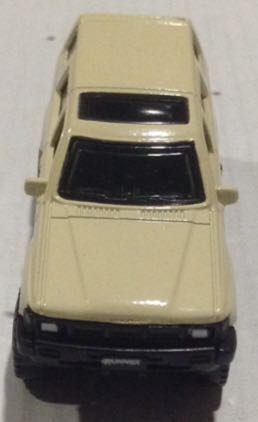 Toyota 4 Runner Crema - Machtbox toy car collectible - Main Image 1
